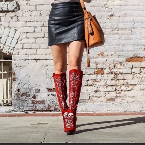 Embroidered Bohemian Ukraine Faux Suede Boots - Picture 2 of 8